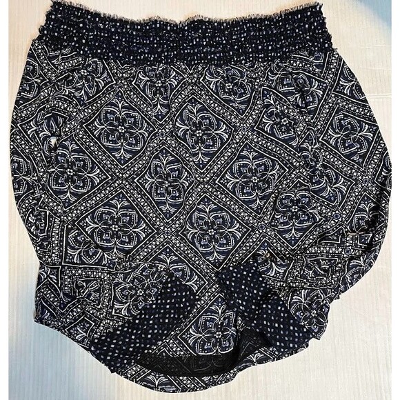 White House Black Market Top M Blue Paisley Off Shoulder Bell Sleeves Bohochic - Picture 7 of 7